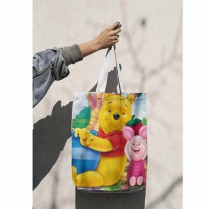 Bolsas de Winnie Pooh Sublimadas para Sorpresas Personalizadas: ¡El recuerdo ideal para tu fiesta! ¿Buscas un detalle único y duradero para los invitados de tu fiesta infantil o evento especial? Nuestras bolsas sublimadas para sorpresas son la opción perfecta para dar ese toque mágico a tu celebración.