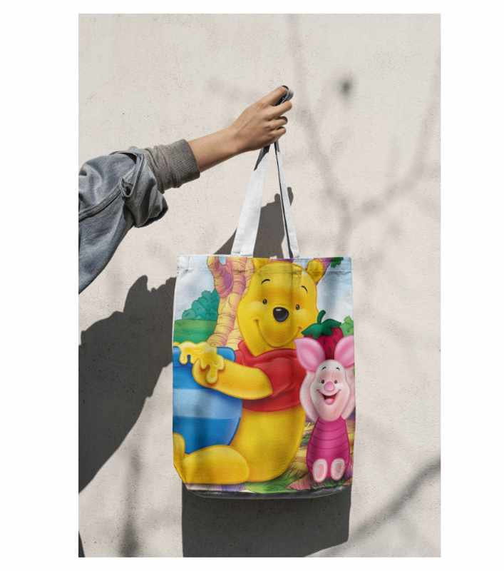 Bolsas de Winnie Pooh Sublimadas para Sorpresas Personalizadas: ¡El recuerdo ideal para tu fiesta! ¿Buscas un detalle único y duradero para los invitados de tu fiesta infantil o evento especial? Nuestras bolsas sublimadas para sorpresas son la opción perfecta para dar ese toque mágico a tu celebración.