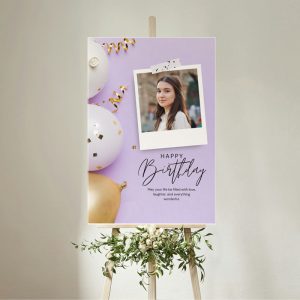 Dale un toque único, divertido y profesional a tu celebración con nuestro Cuadro de Feliz Cumpleaños Personalizado. Diseñado especialmente para ser el centro de atención en el espacio de fotos (photocall), este marco fotográfico hará que tus invitados se lleven un recuerdo espectacular con colores vibrantes y acabados de primera.