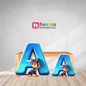Dale un toque único y divertido a tu fiesta con nuestras letras en vinil y foam de Chase, perfectas para decorar mesas, fondos y espacios especiales. Puedes elegir la inicial del cumpleañero y personalizarla en dos tamaños: 70 cm o 1 m de altura, ambas con soporte firme para mantenerse en pie durante todo el evento.