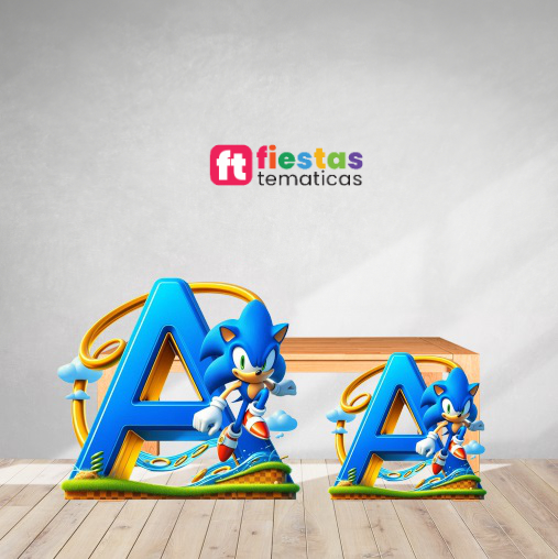 Dale un toque único y divertido a tu fiesta con nuestras letras en vinil y foam de Sonic, perfectas para decorar mesas, fondos y espacios especiales. Puedes elegir la inicial del cumpleañero y personalizarla en dos tamaños: 70 cm o 1 m de altura, ambas con soporte firme para mantenerse en pie durante todo el evento.