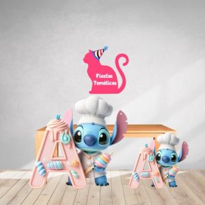 Dale un toque único y divertido a tu fiesta con nuestras letras en vinil y foam de Lilo y Stitch Pastelería, perfectas para decorar mesas, fondos y espacios especiales. Puedes elegir la inicial del cumpleañero y personalizarla en dos tamaños: 70 cm o 1 m de altura, ambas con soporte firme para mantenerse en pie durante todo el evento.