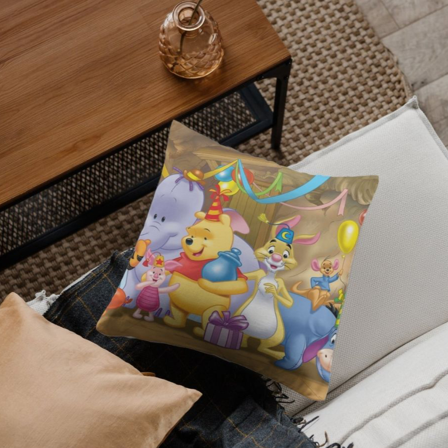 Lleva la magia de tu fiesta a otro nivel con nuestras almohadas cuadradas sublimadas. ¡Un detalle único, útil y hermoso que a todos los invitados les encantará!